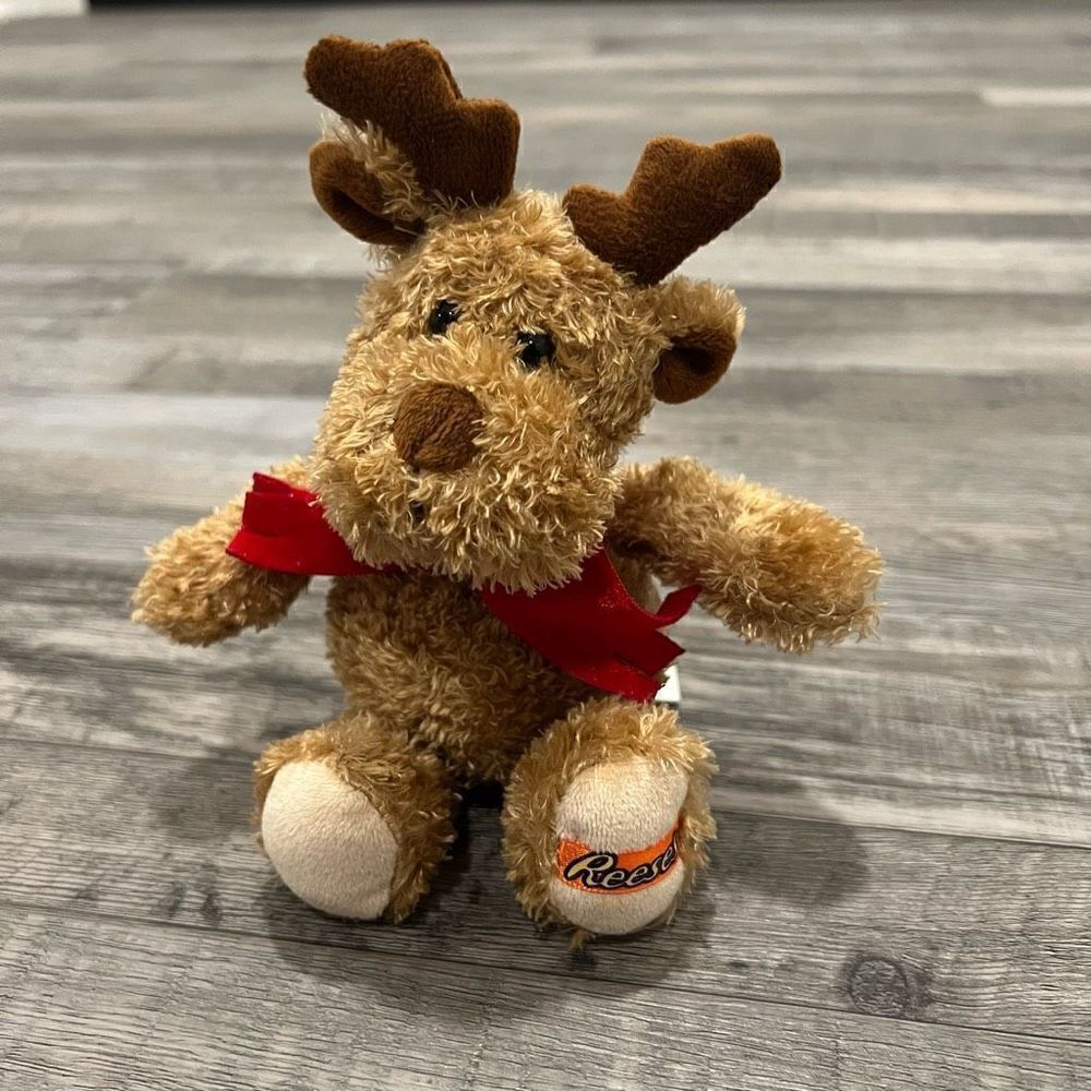 Hershey Reese’s plush reindeer stuffed animal